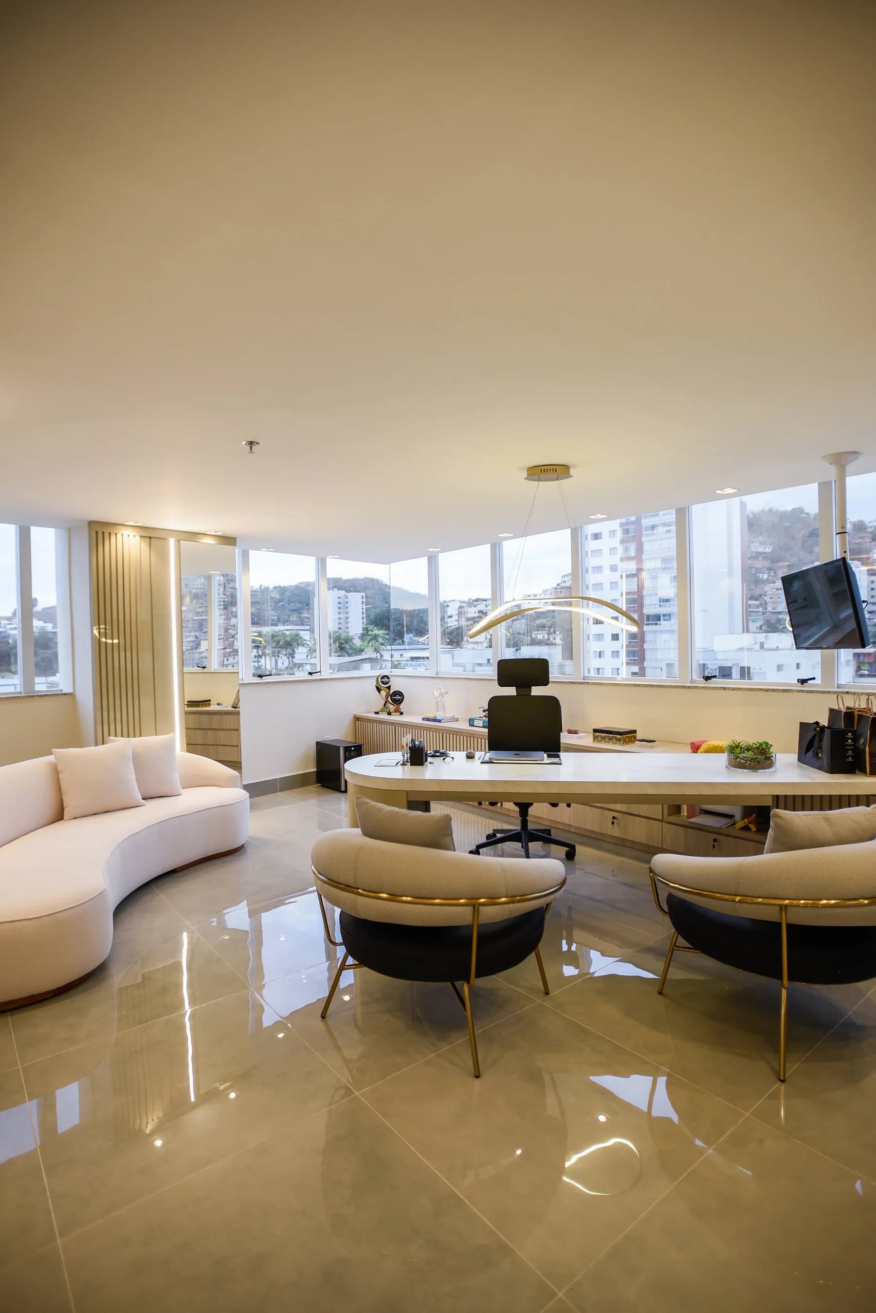 Consultório do Instituto Delfos com vista para Manhuaçu